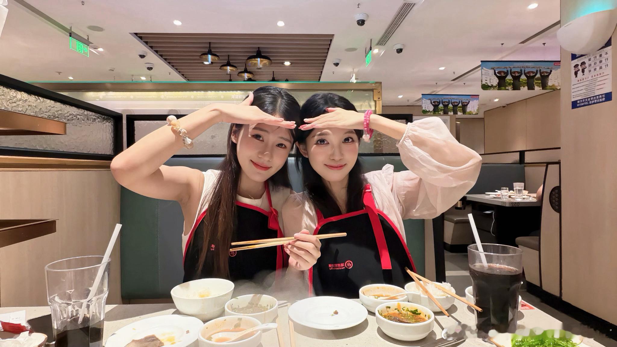 小李跟她闺蜜去逛街去浪了，留我在露营地里干苦力其实我也想一起去[嘻嘻]  ​​​