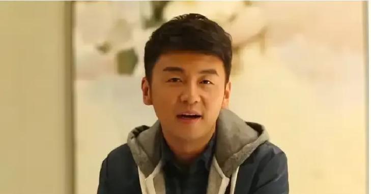 雷佳音和郭京飞，这对上戏同窗，二十年的兄弟，从毕业时穷得叮当响，到各自靠《我的前