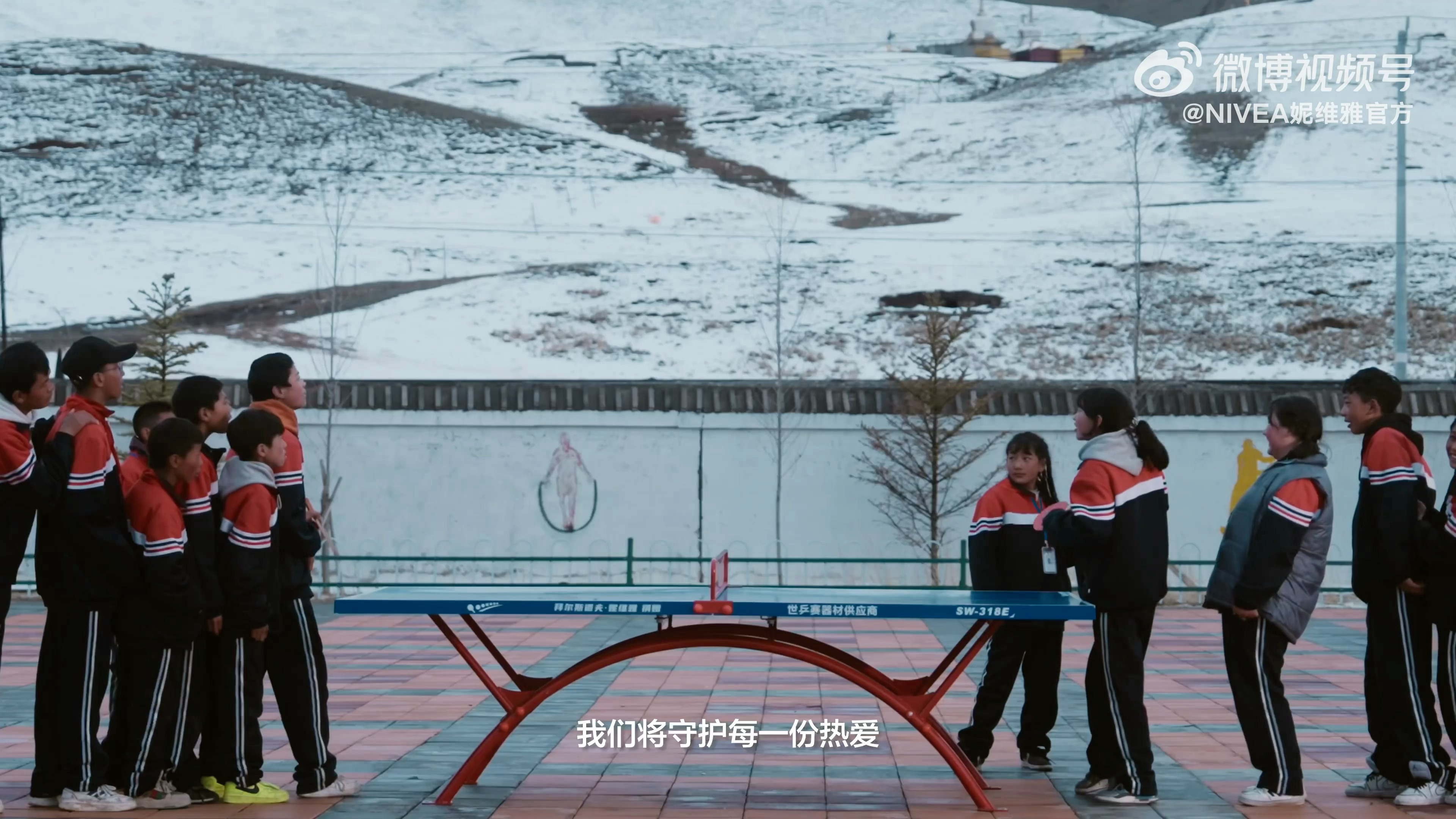 妮维雅孙颖莎追光女孩 看完这支公益视频，心里又暖又触动。原来追光的意义，从来不止