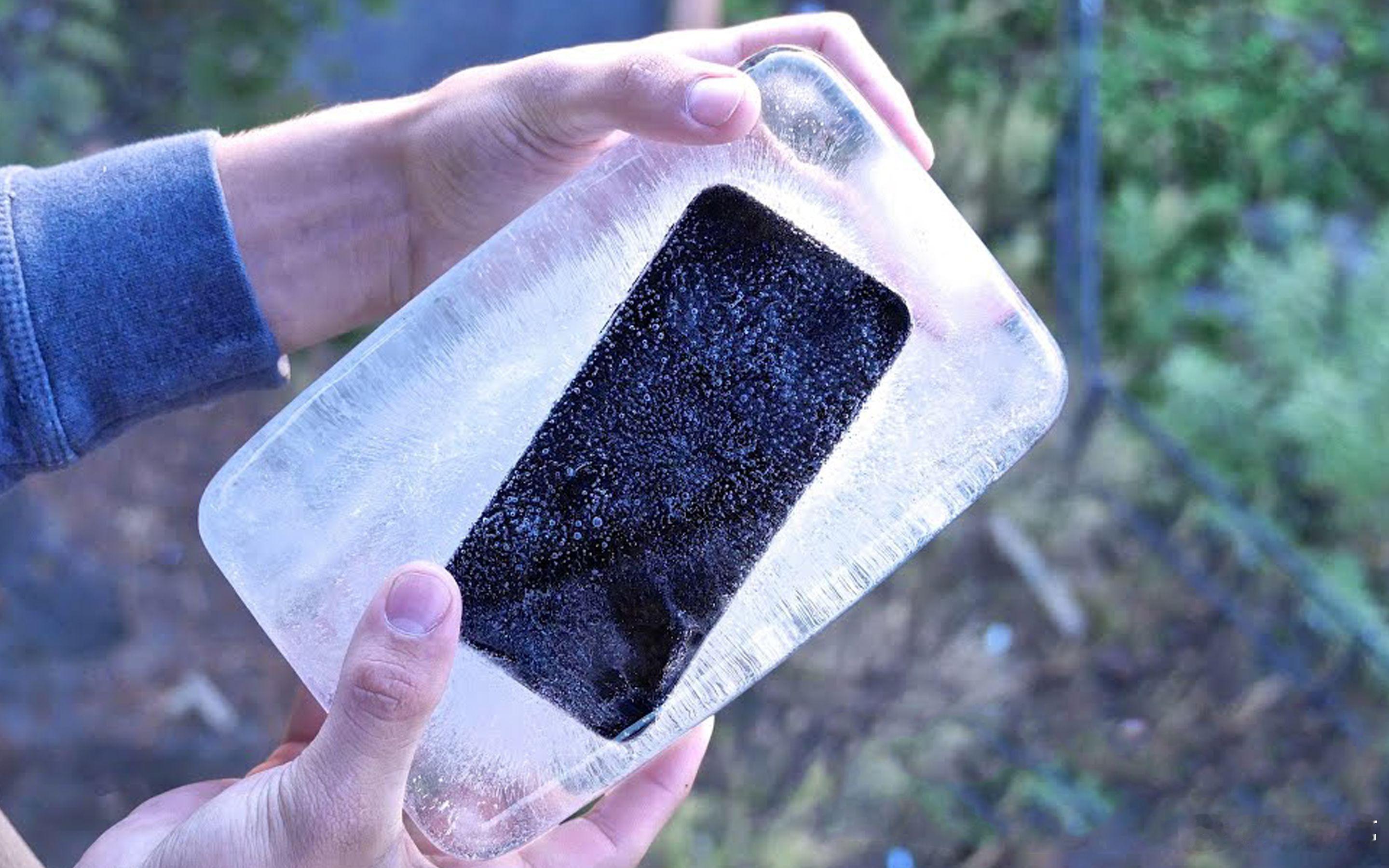 你的手机冬天还会掉电快吗 曾经低温让锂电池“躺平”，如今耐低温大电池+智能温控打