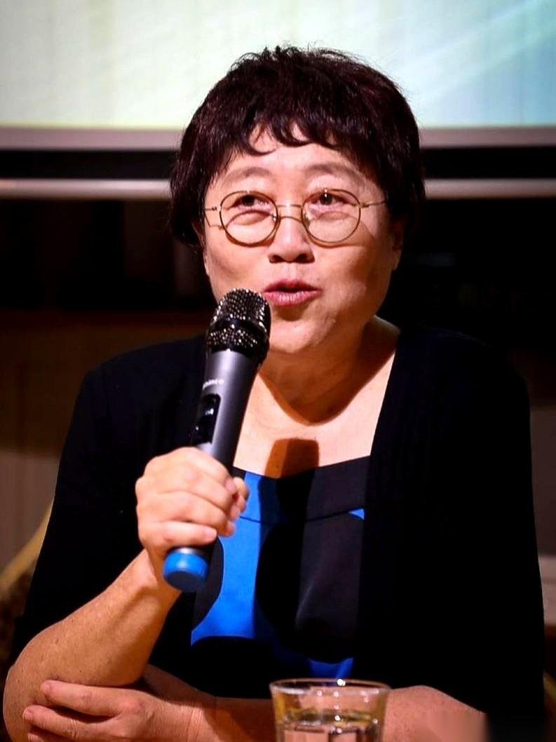 李银河曾甩出过一个挺扎心的观点：男人追女人，不管是二十岁、四十岁还是六十岁，说白