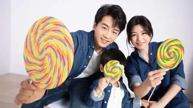《陈晓未出席陈妍希父亲葬礼：背后的隐情与公众的臆测》 近日，有消息曝出...