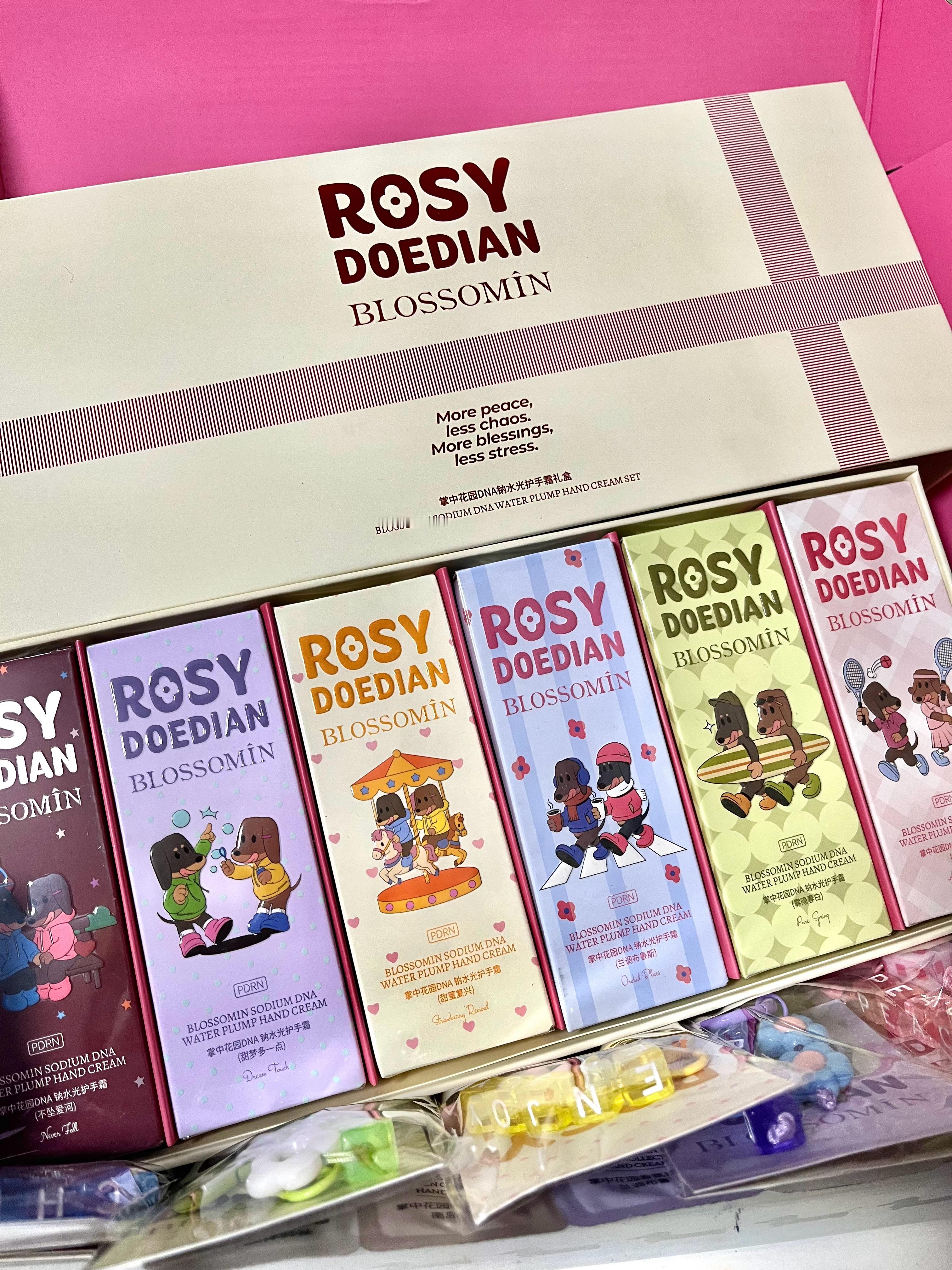 太喜欢这个rdd的护手霜盒子了，感觉拿来送人很合适，完全舍不得拆开😭每一款的包