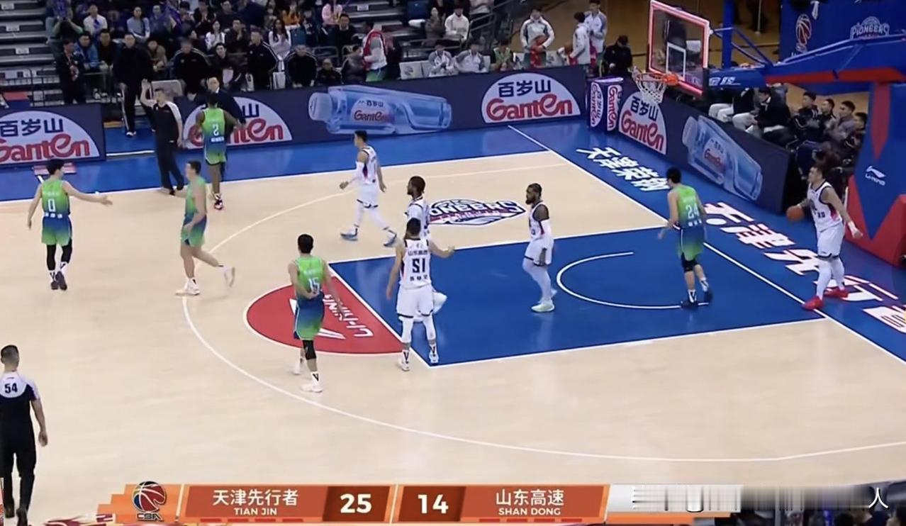 战天津邱彪想证明没有陶汉林也行！结果第一节证明没有陶汉林真不行！
第一节前7分钟