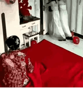 笑不活了，伴郎接亲快准稳，这俩伴娘的抵御值趋于零，根本拦不住！