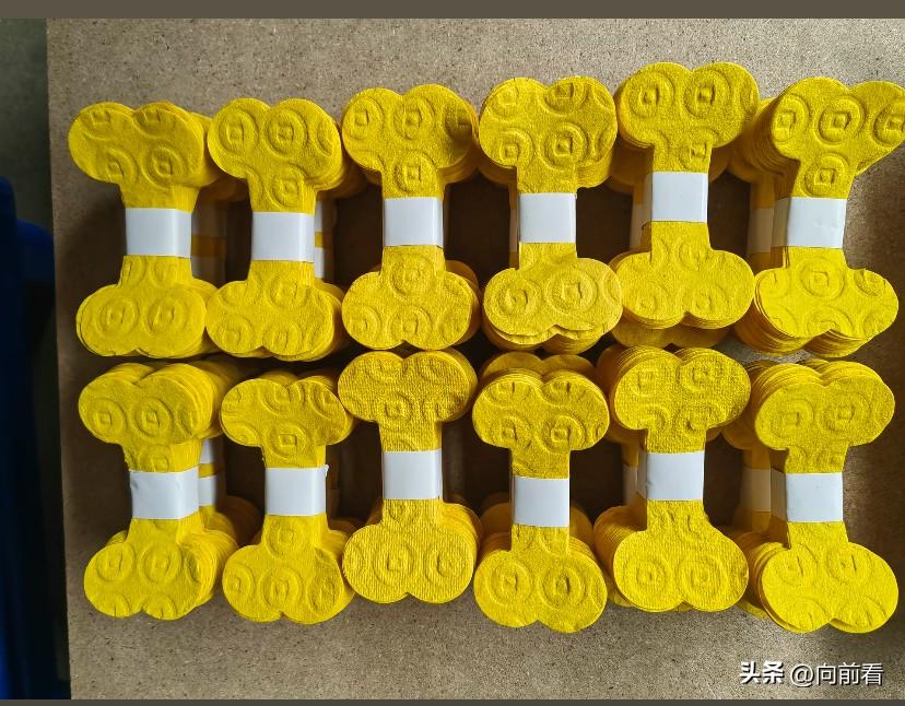 人祭祀还没学明白，宠物祭品都卖疯了。这两天刷到狗上学校就算了，连宠物冥币都出来了