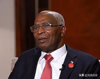 几内亚总理乌里·巴特意托付中方研究员跨越上万公里带回一份特殊礼物送往中国，这份礼