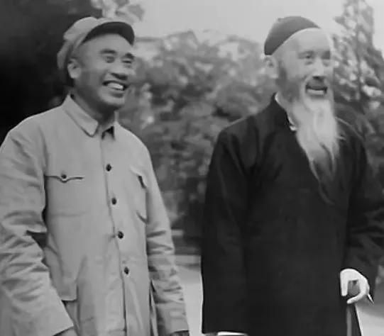 师生情重
        中华人民共和国中央人民政府副主席张澜老先生，1907年