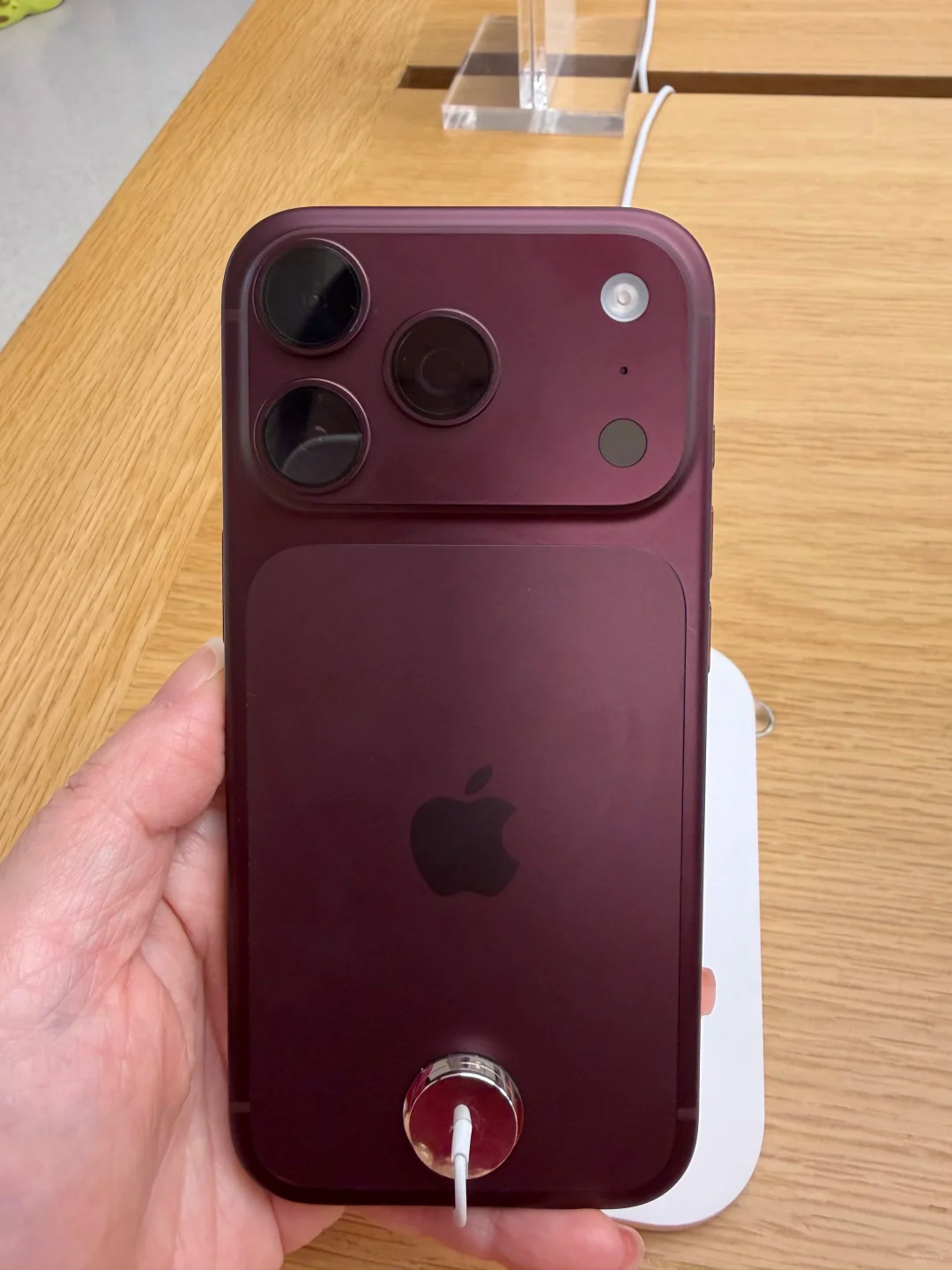 为什么非要抢iPhone首发 抛开那些赚钱的黄牛党，除了能第一时间装逼，我想不到