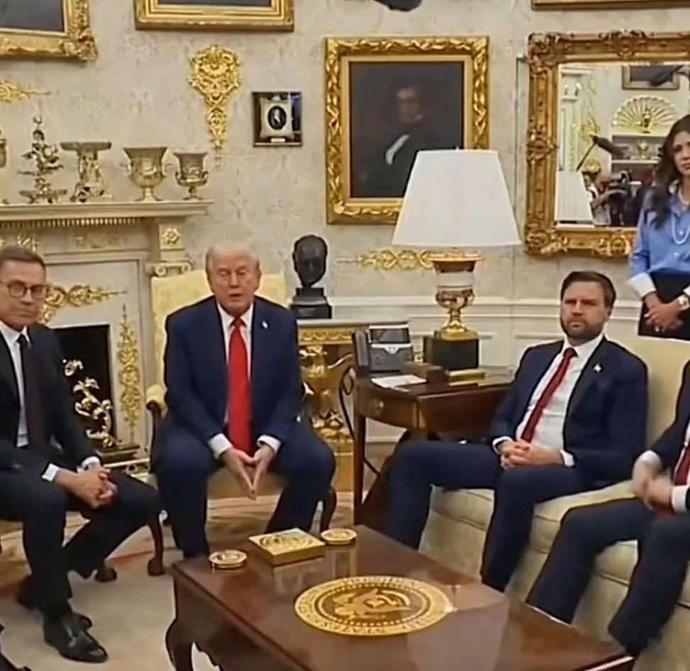 真正的异性知己，我还真有一个。我俩认识快十年了，从学生时代就开始谈天说地。不管是