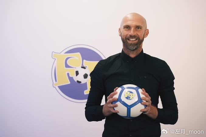 说到脸，我知道随意评价人家长相不好，关键是评价者也不好看呀，所以，人呀，还是要看