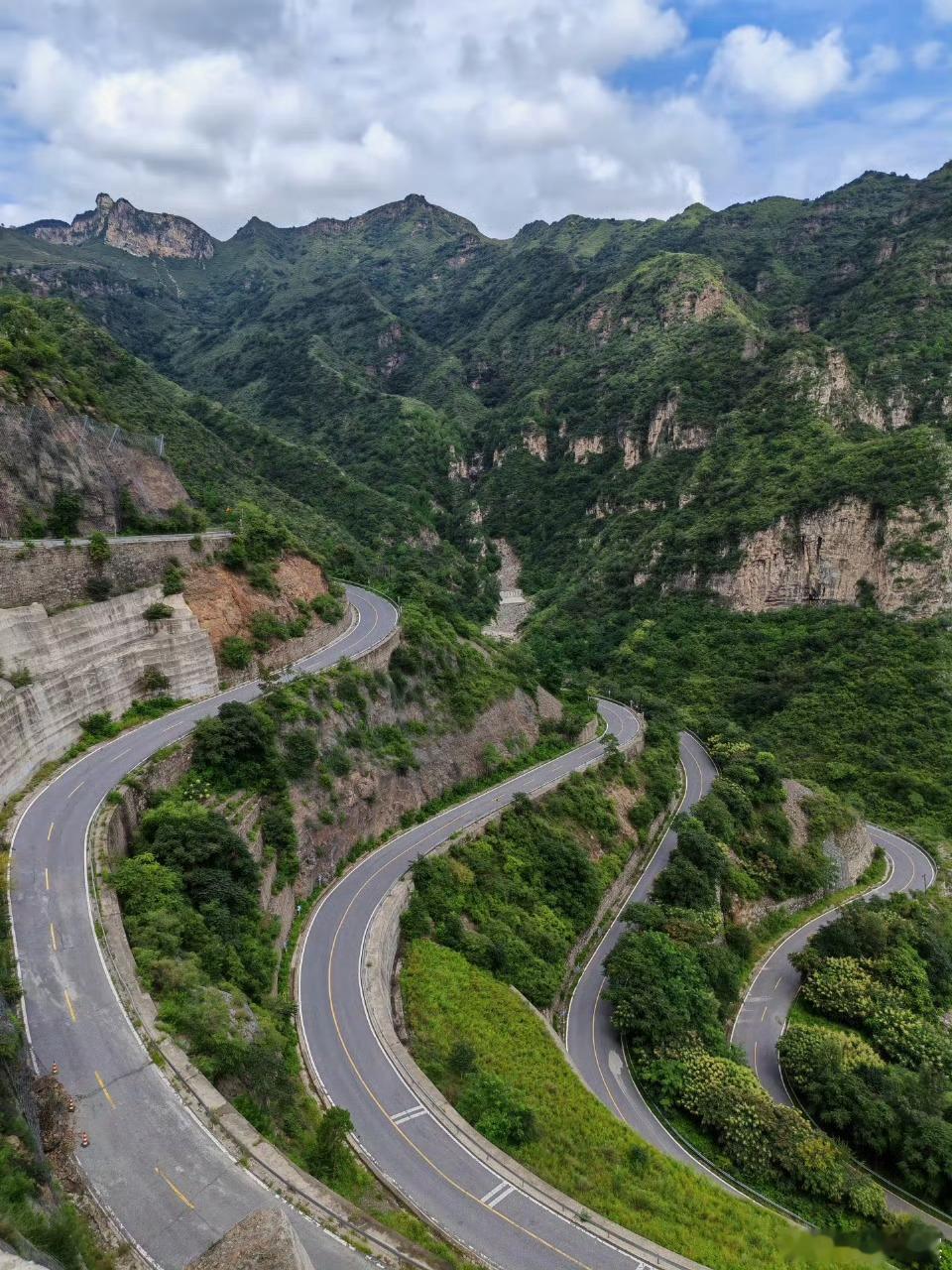 全球首个完成动态上坡避障的汽车开车最怕啥？高架匝道、山路陡坡，前面突然窜出个障碍