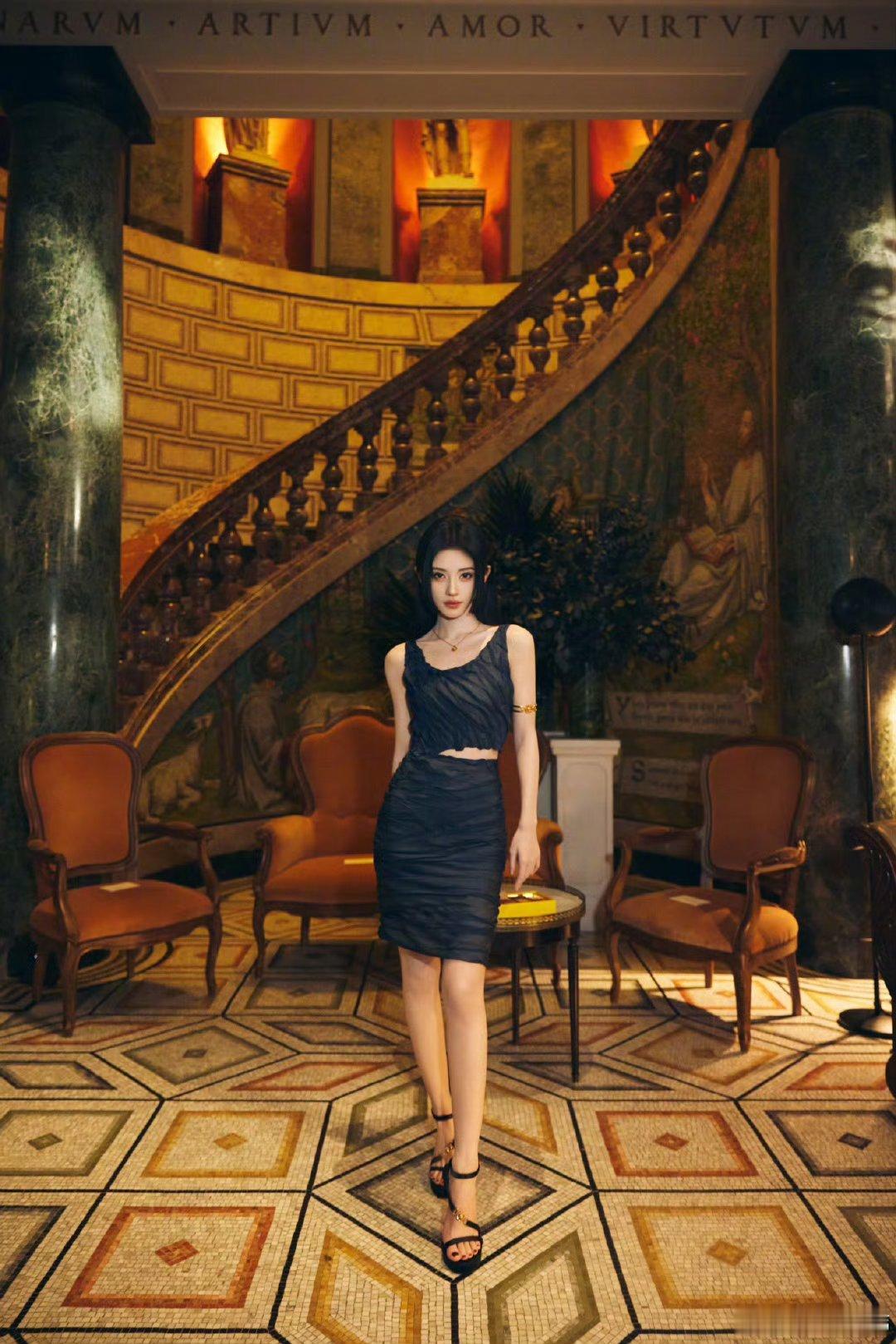 jjy jjy ̆̈美貌与实力并存