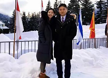 近日，刘强东与章泽天环游世界的动态引发热议，镜头里的二人尽享环球风光，也让人不由