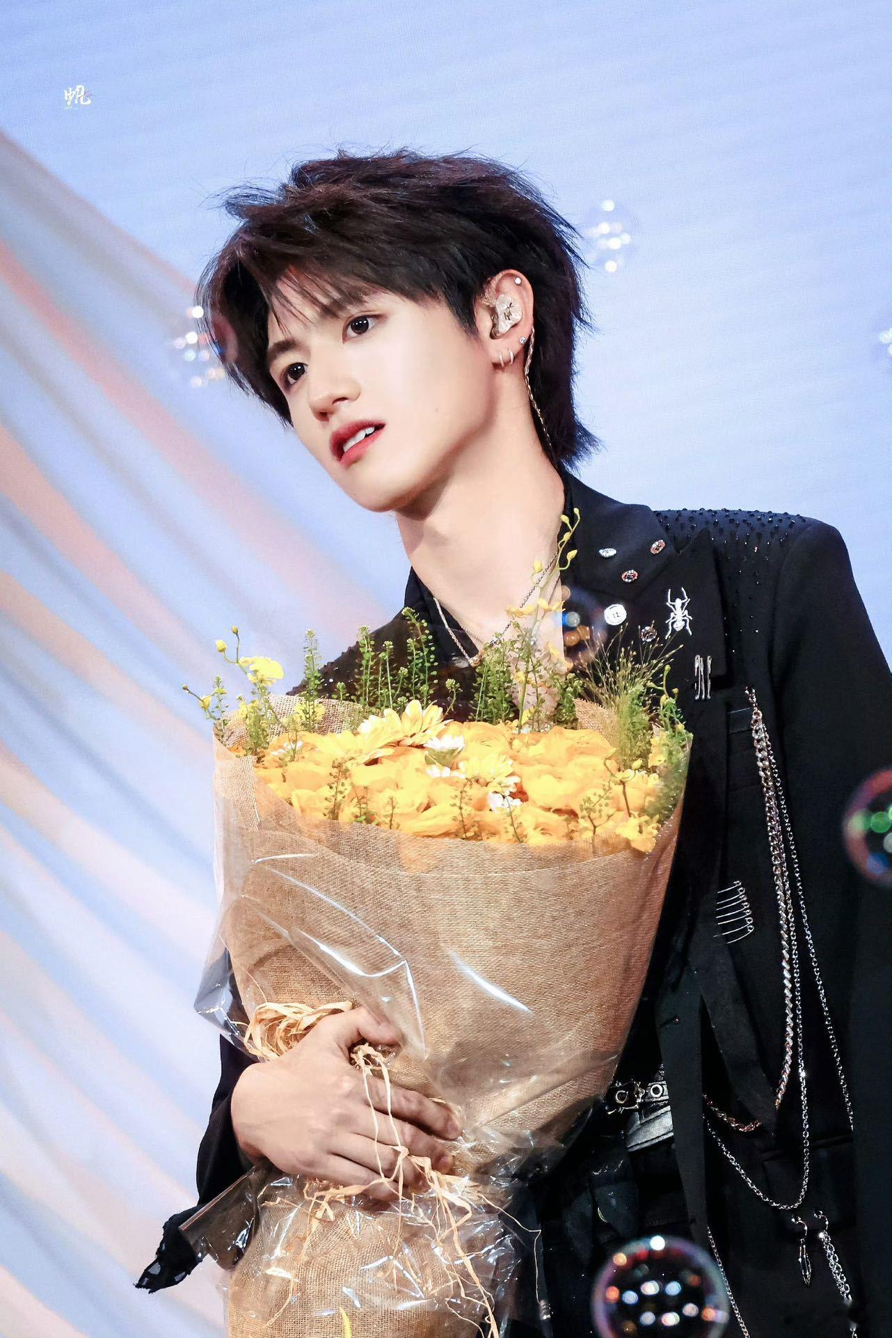 朱志鑫生日会生图 生图杀手名不虚传！朱志鑫生日会现场生图直出，少年感扑面而来，眉