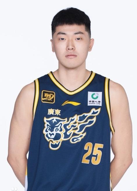 广东93：106山西，张皓嘉可以放弃了，让位给王洪泽吧 

已经在一线打了好几年