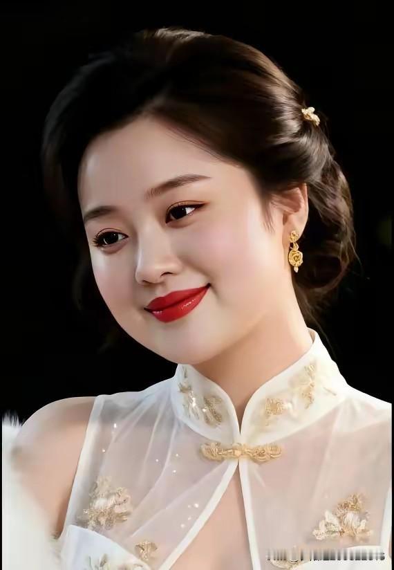 上联:眉似春山颜似玉
下联:眼如′秋水口如樱