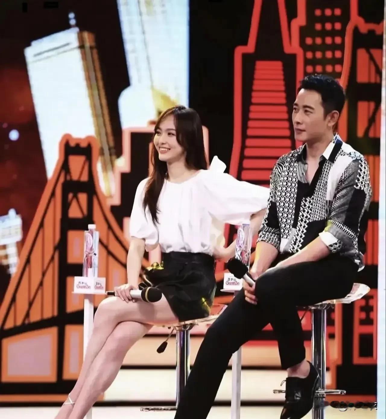 罗晋近日被传出和唐嫣离婚，再加上父亲也去世了，可以说，他的日子很难过了。

其实