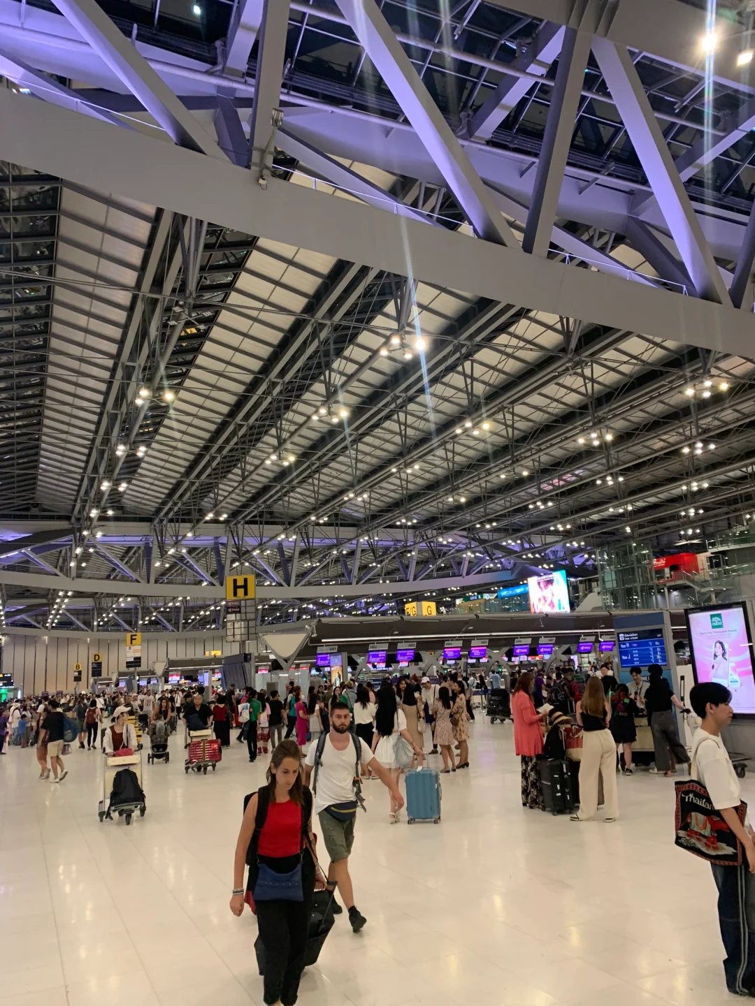 泰国机场游客已人山人海