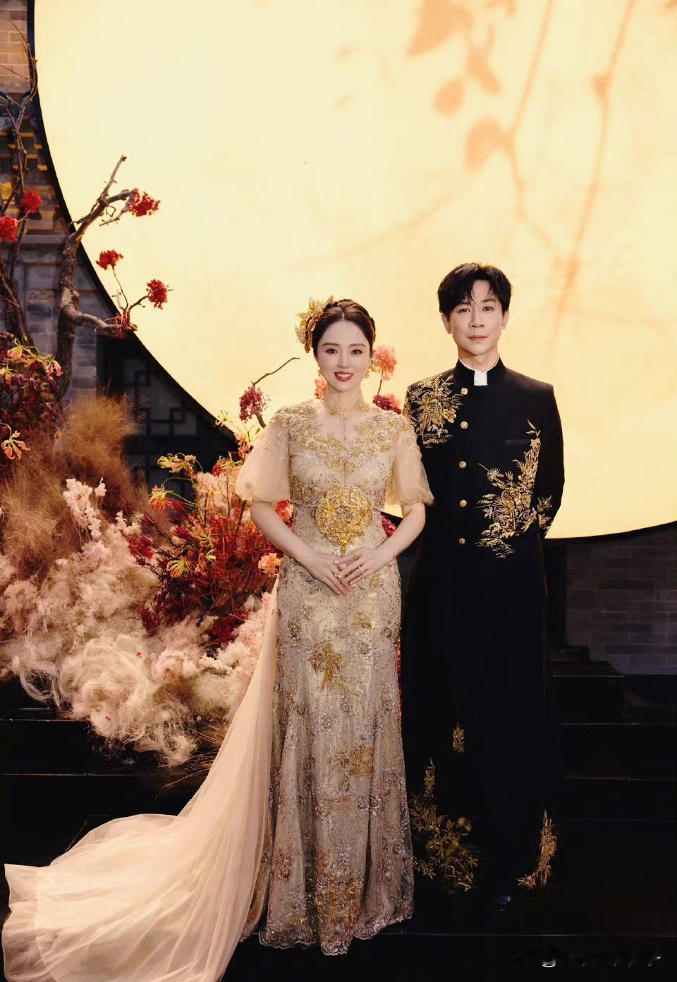 左边是董璇，1979年出生，身高170cm。
右边是张维伊，1988年出生，身高