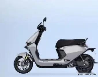 闺女那天来接我，开的是姑爷新买的电动车，她对我说这车不用钥匙，我很疑惑那怎么走？