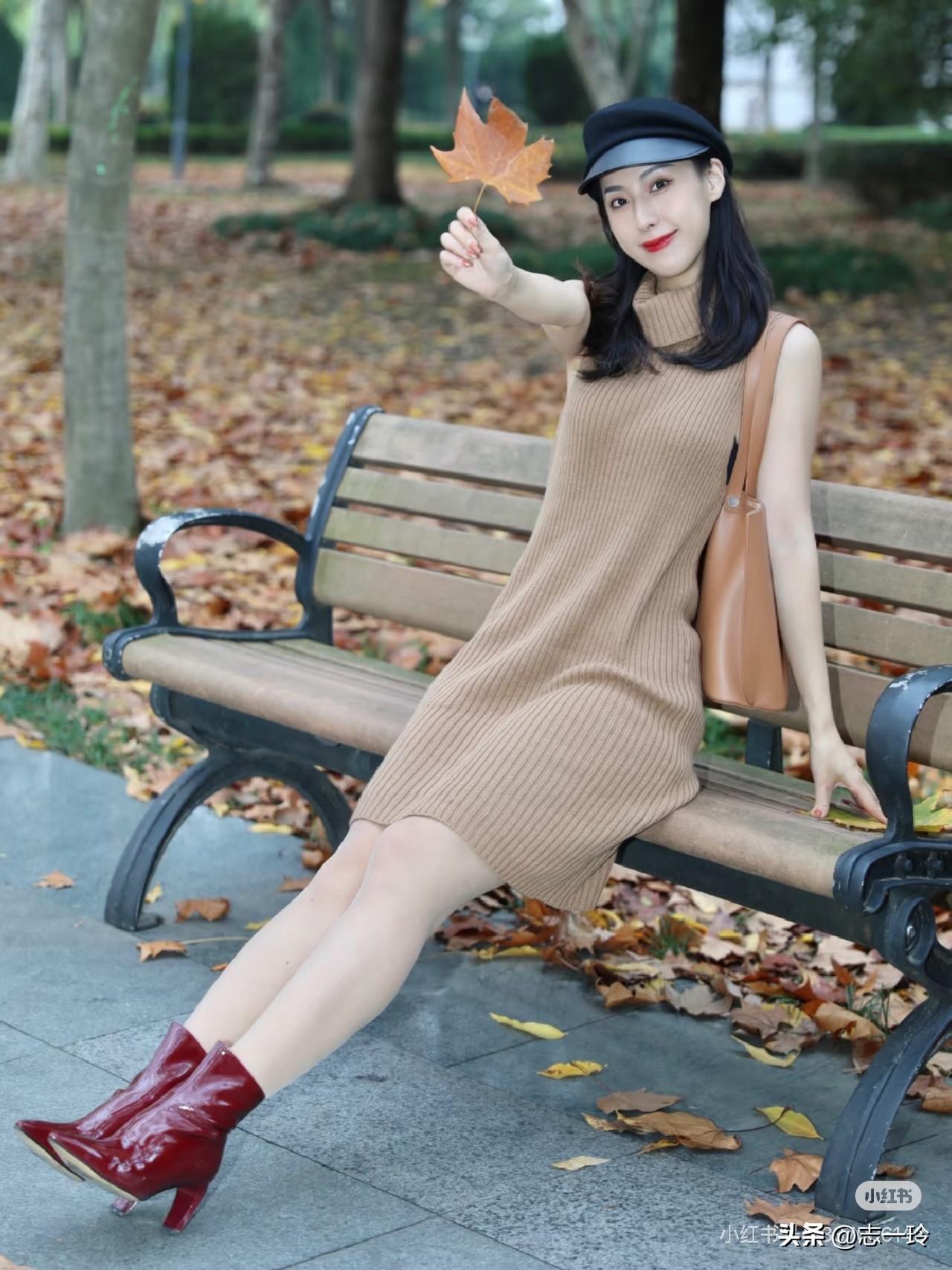 春日暖阳下，优雅女孩与枫叶的邂逅