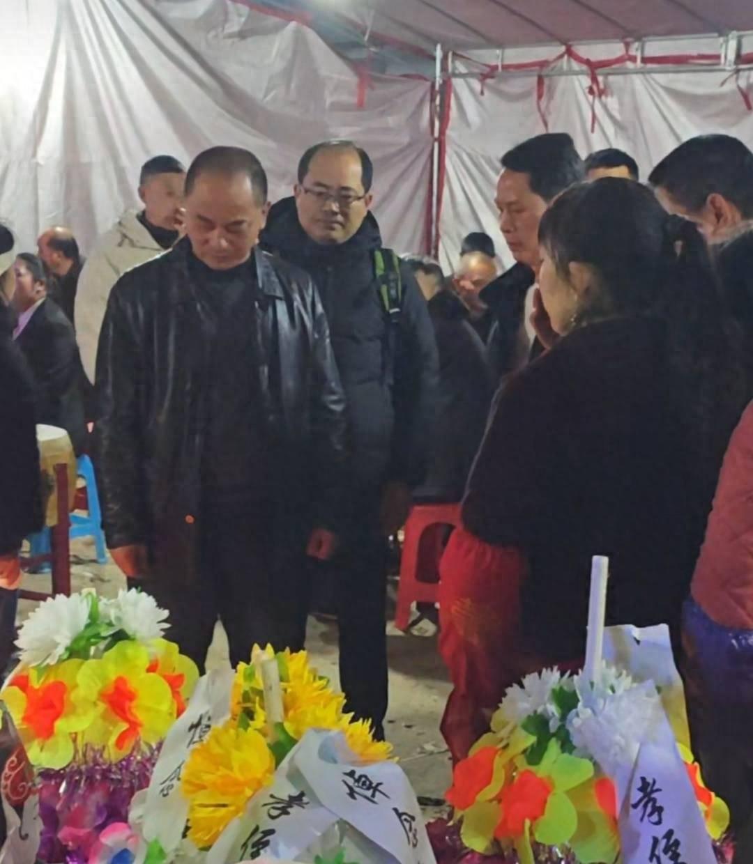 “泪目”！贵州，一44岁女子春节返厂途中，突发心梗不幸离世。让人万万没想到的是，