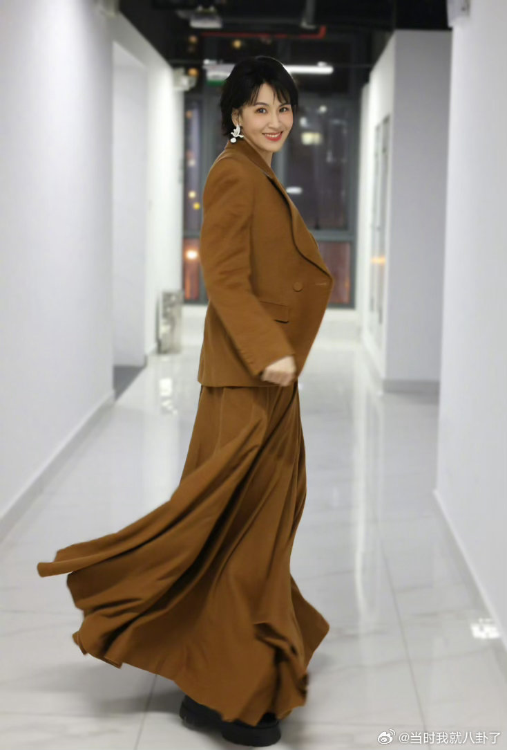 曾沛慈开嗓依旧权威曾沛慈开嗓《一半一半》是谁还没有爱上！开口稳如CD，太权威了！