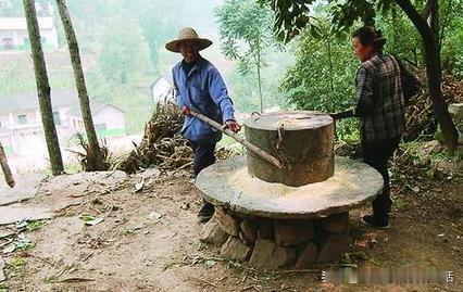 今天和几个年轻人闲聊，说起六七十年代的艰苦岁月，他们不信，说我在编故事。

其实