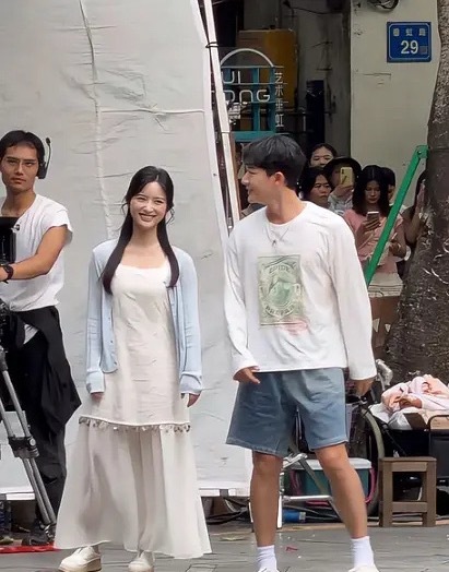 沈月和张晚意《但愿人长久》的路透图来了，怎么评？ 