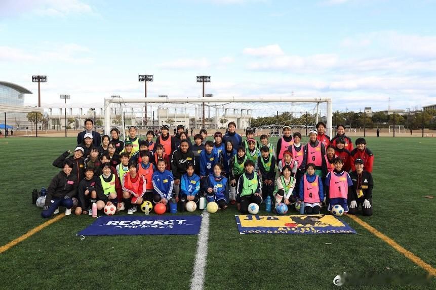 【足球教室】12月27日，谷川萌萌子参加了由爱知县足球协会、Loveledge名