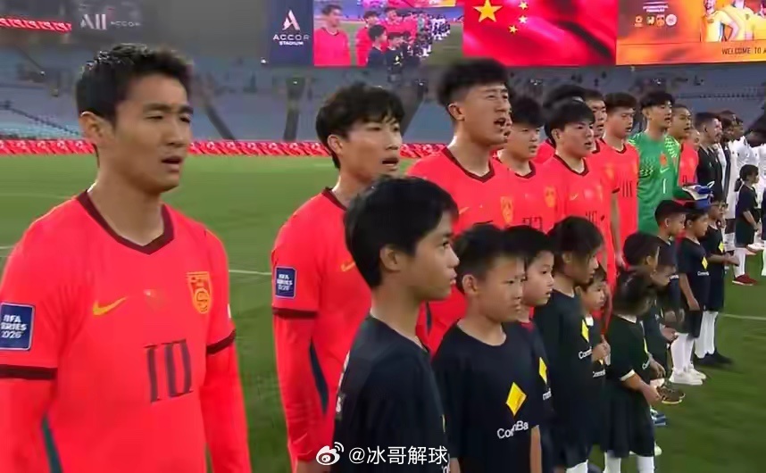 3月27日下午，国际足联系列赛，中国男足2-0战胜库拉索男足。上半场补时韦世豪破