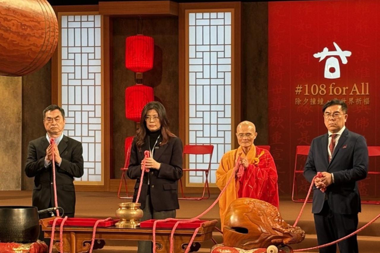 郑丽文撞钟红线狂晃引关注　国民党：主席感受到神明感召

梅花新闻网 洪子苓/综合