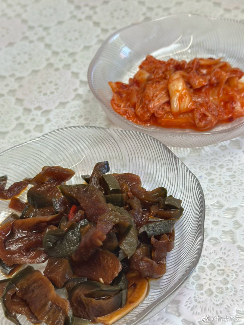 天天晒早餐  猫宁～大闺女亲手打的早安咖啡，私厨馄饨，黑松露和鱼籽馅儿的，还有杨