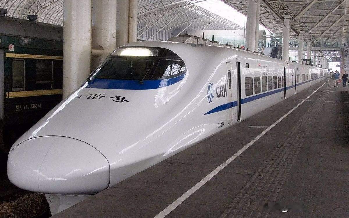 国庆高铁票价出现浮动，同趟车次节前比平时贵出几十块，官方解释并不是直接涨价，只是