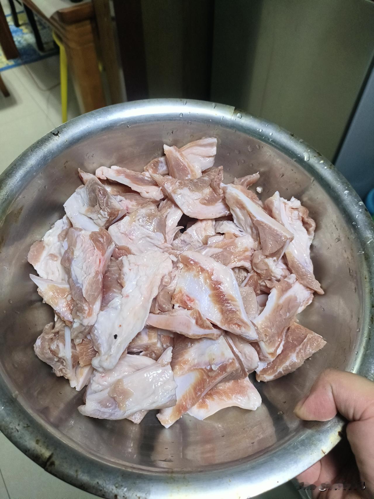 牛肉的价格跟神经蛋一样，打着滚飞着往上涨。

以前网上买齐齐哈尔烤肉的半成品自己
