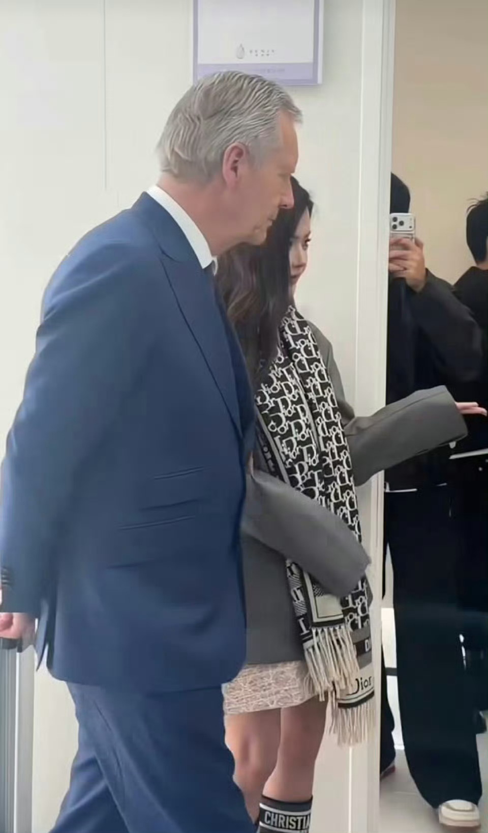 韩安冉与德国前总统同框总统的副业~ 