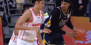 你别管萨林杰前面多低迷，真让他站定了单打，就是顶级的得分手。广东男篮vs深圳男篮