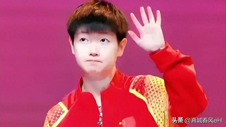 粉衣女子堵在机场，孙颖莎低头快走，保镖伸手却挡不住骂声。
这事不是第一次了。去年