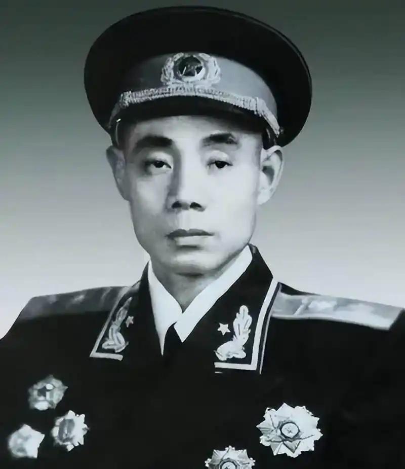 什么叫造化弄人？开国中将吴信泉家，就是活生生的例子。

1950年11月2日，云
