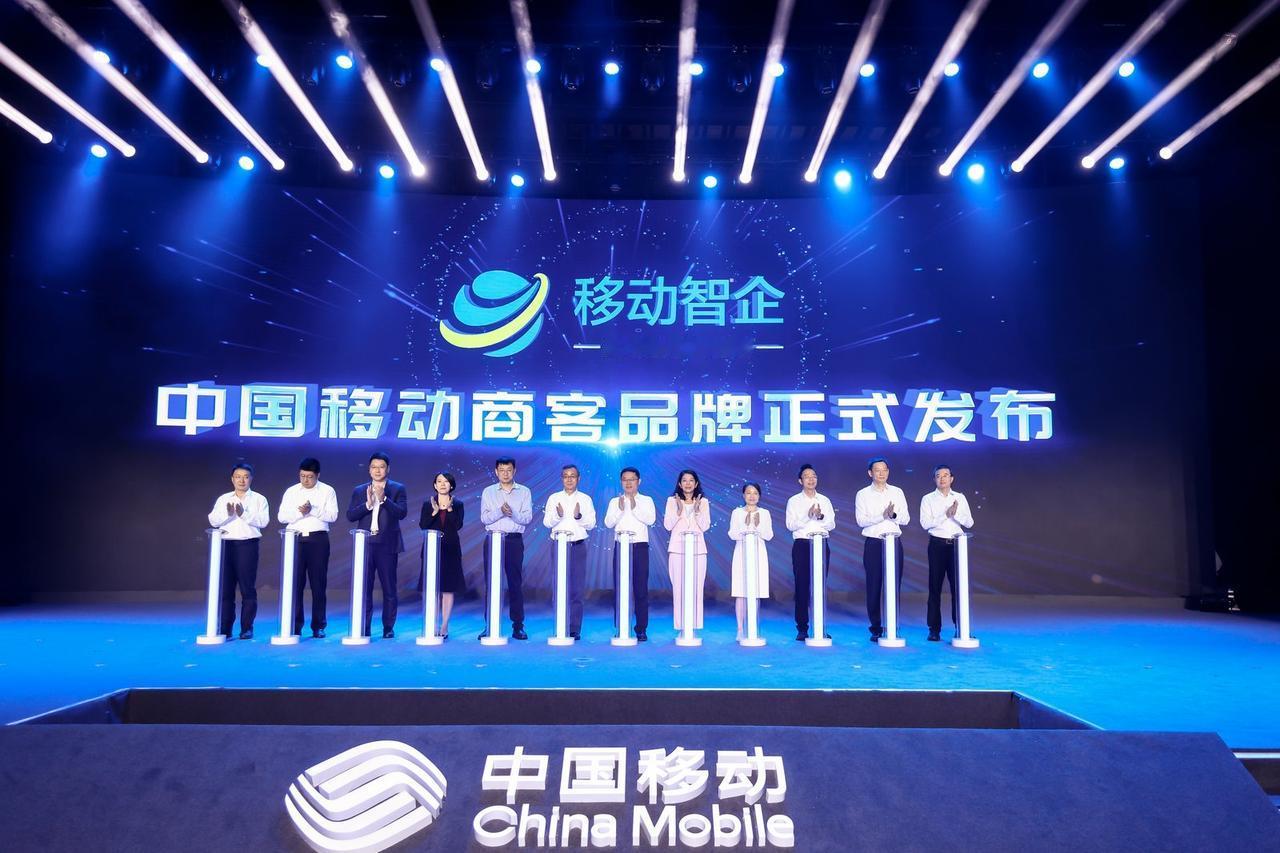 中国四大运营商哪家强：
1、中国移动规模领跑，5G覆盖最广
2、中国电信云网融合