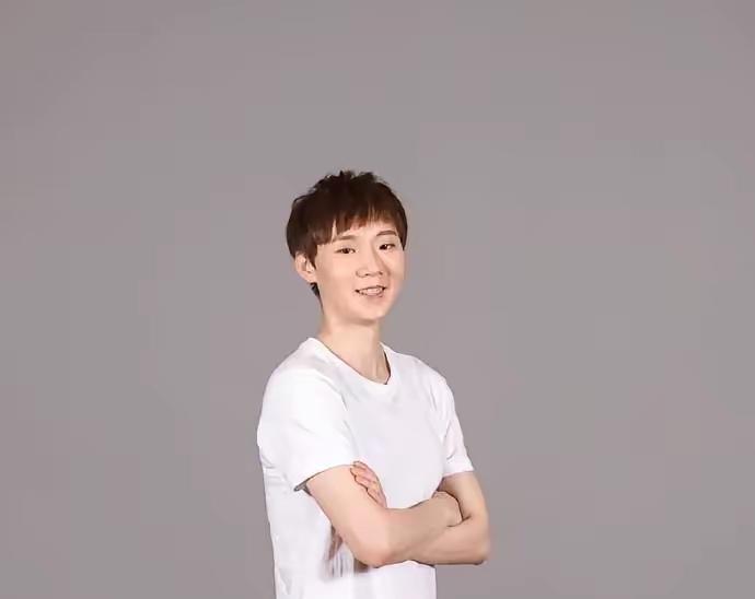 曼昱4:0申裕斌
晋级四强
四局比分
11:9，11:6
11:6，11:5
