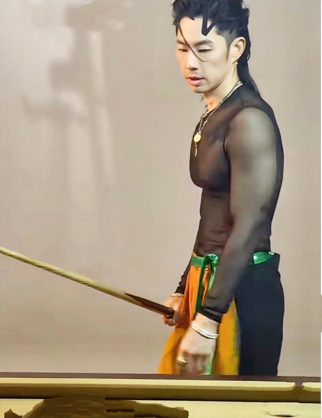 这是我可以免费看的吗？当年我就觉得那四个里他最帅爆料 爆料