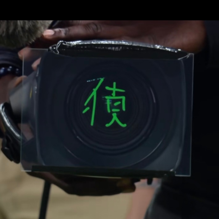 48小时后，德约的中文水平提升如图2所示。德约赛后憨笑说：“练了一点点，就一点点