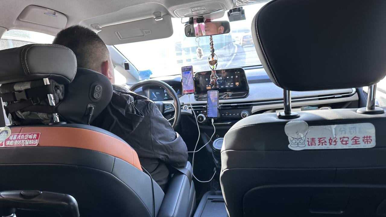#聊聊网约车# 今天叫到一辆奔腾NAT，车龄1周+，里程10万+公里（挺出活），