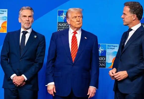 最近北约整出个大新闻，这个搞了77年的军事联盟，居然要把雷打不动的年度峰会给"砍