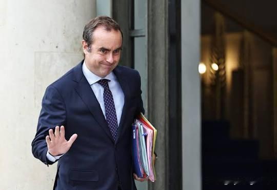 🇫🇷 法国部长塞巴斯蒂安·勒科尔努（Sébastien Lecornu）已下