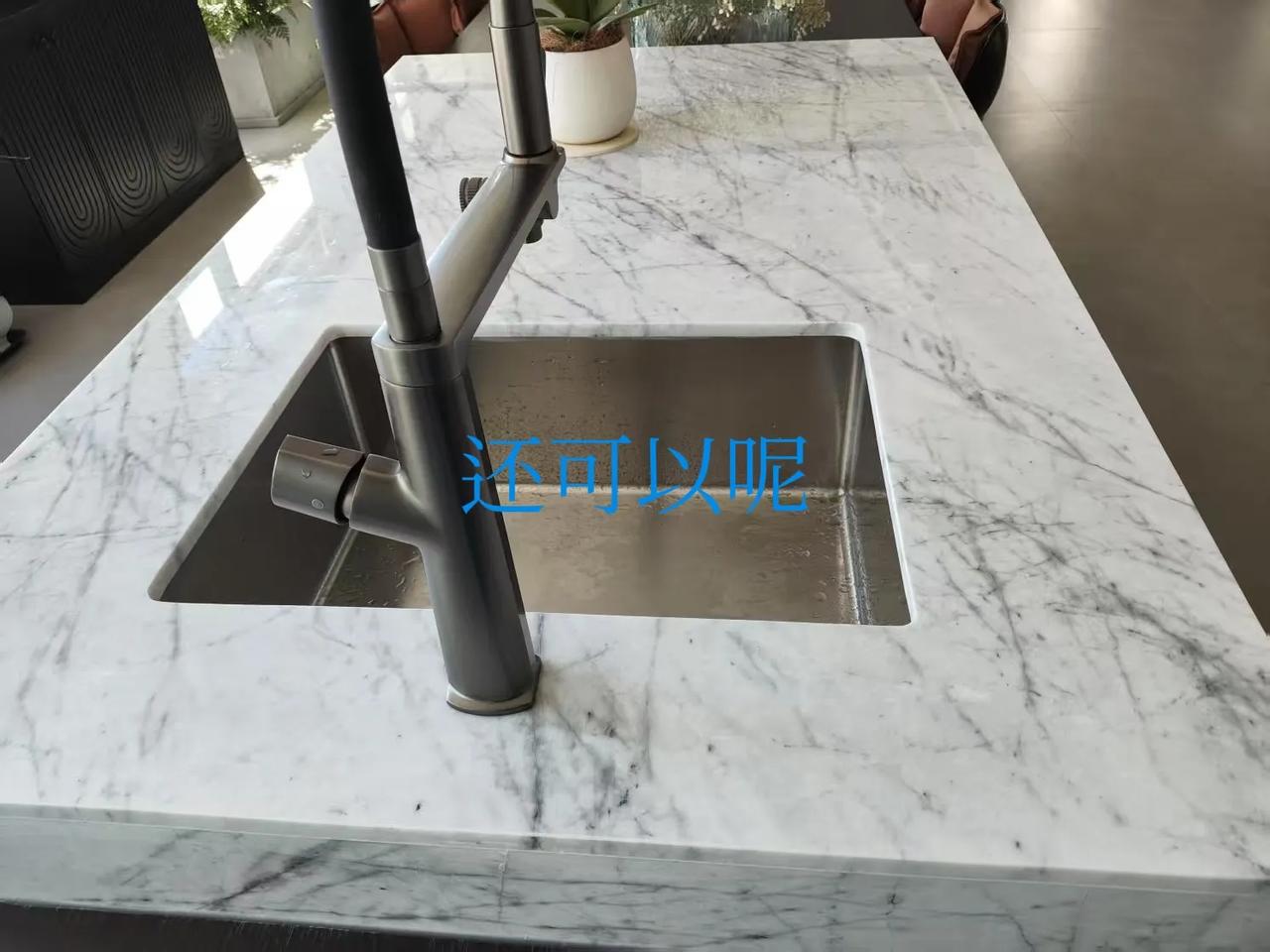 不藏着掖着了，俺就是干大理石石材这行业滴！这行业养活了我20年啦！虽然算不上多体