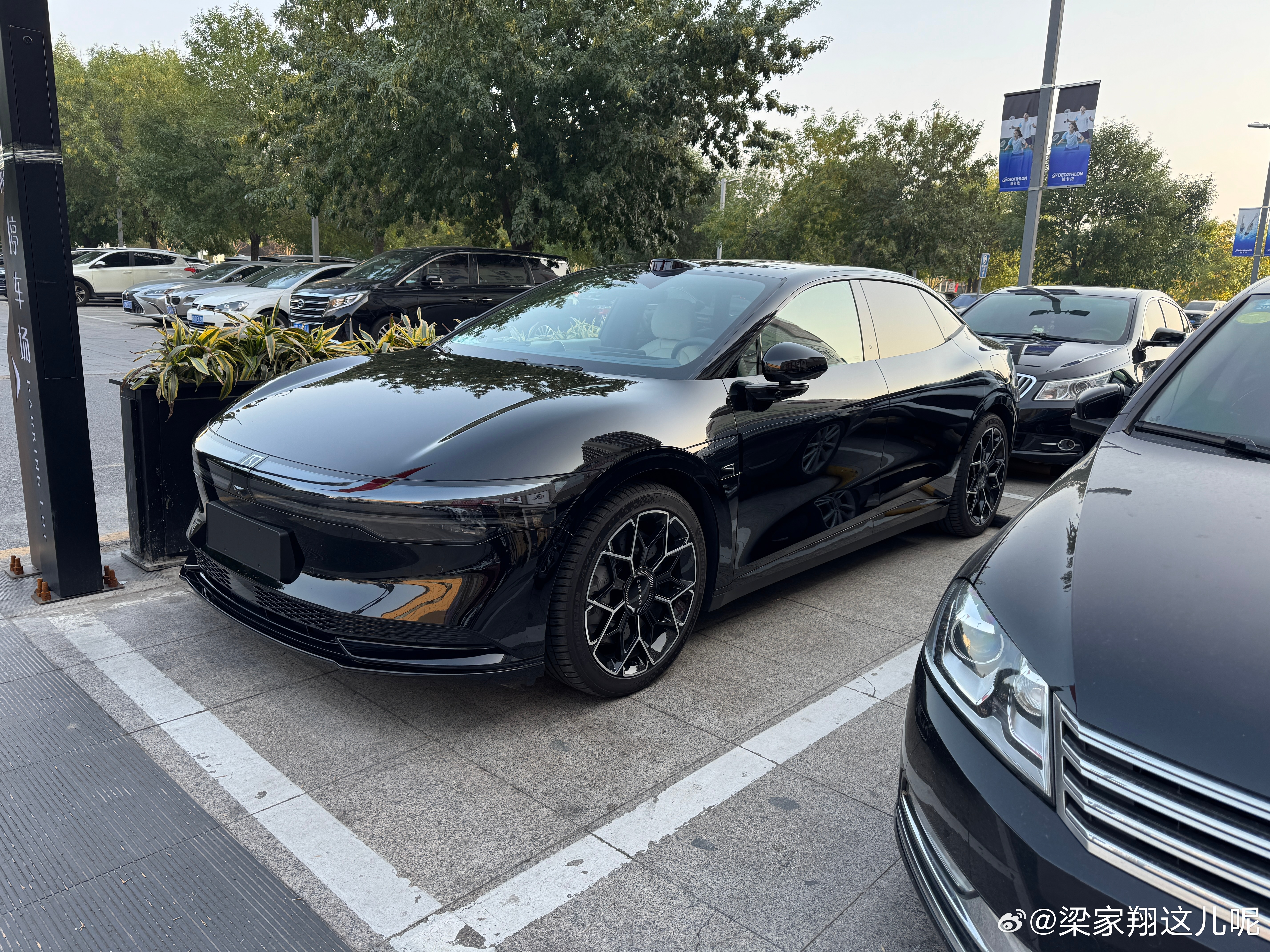 早上好～是谁的#极氪007# 这么帅？ 哦，是我的[doge] 黑色是不是007