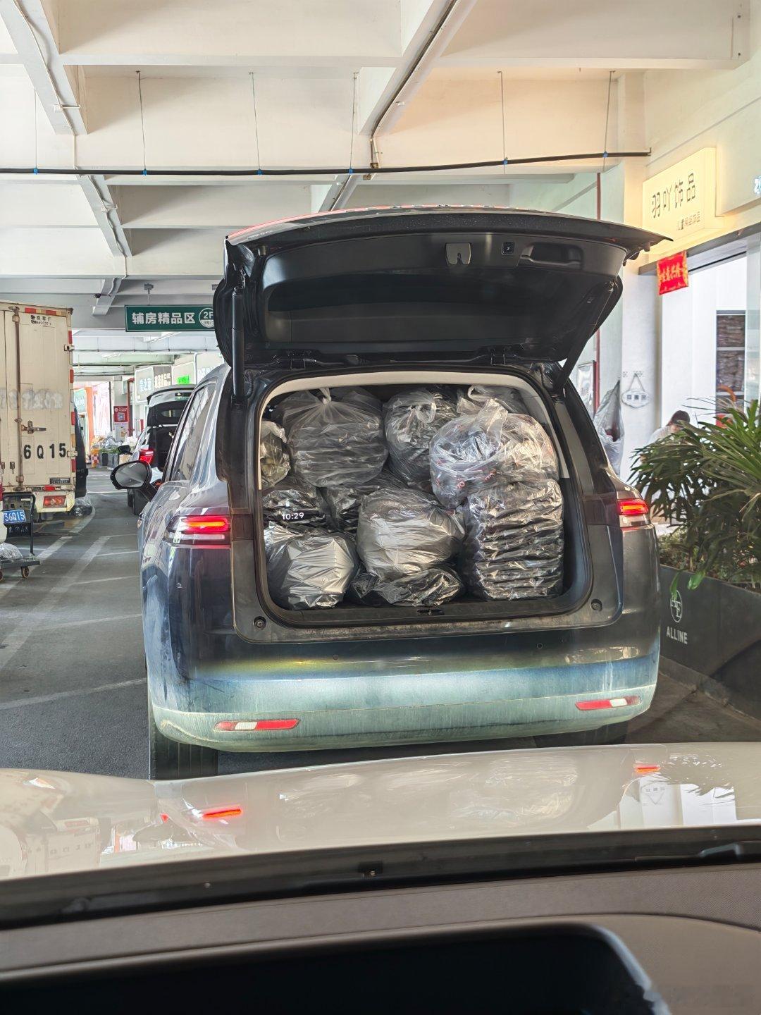 全新零跑C系列12.58万起中国新能源车有了自己的经典款 来义乌进货，眼尖看到了
